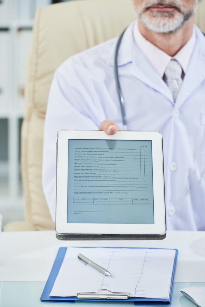 O receituário eletrônico é a prescrição criada e assinada em meio digital